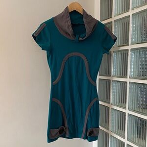 Petit robe élégante émeraude/ Elegant Teal and Emerald Mini Dress